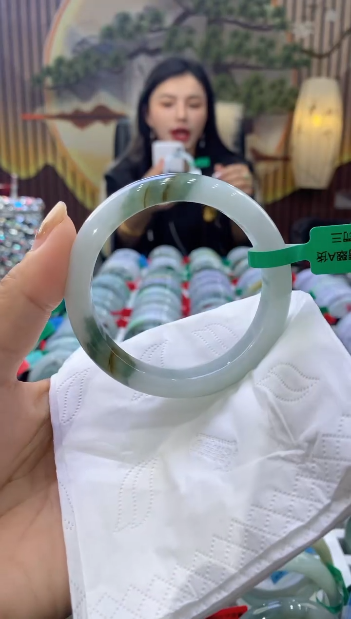 【闪购商品】翡翠手镯未镶嵌多人00554