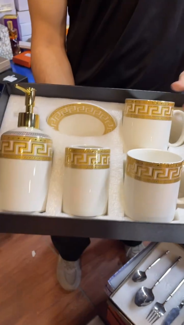 杯鸿辉家品牌瓷器，京东包邮！