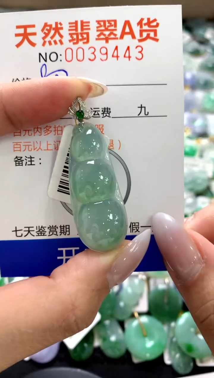 颈饰18K金镶嵌翡翠1111111111111111