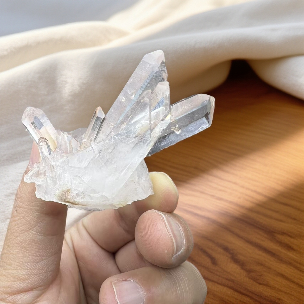 白水晶晶簇桌面办公风水摆件能量石消磁净化装饰品