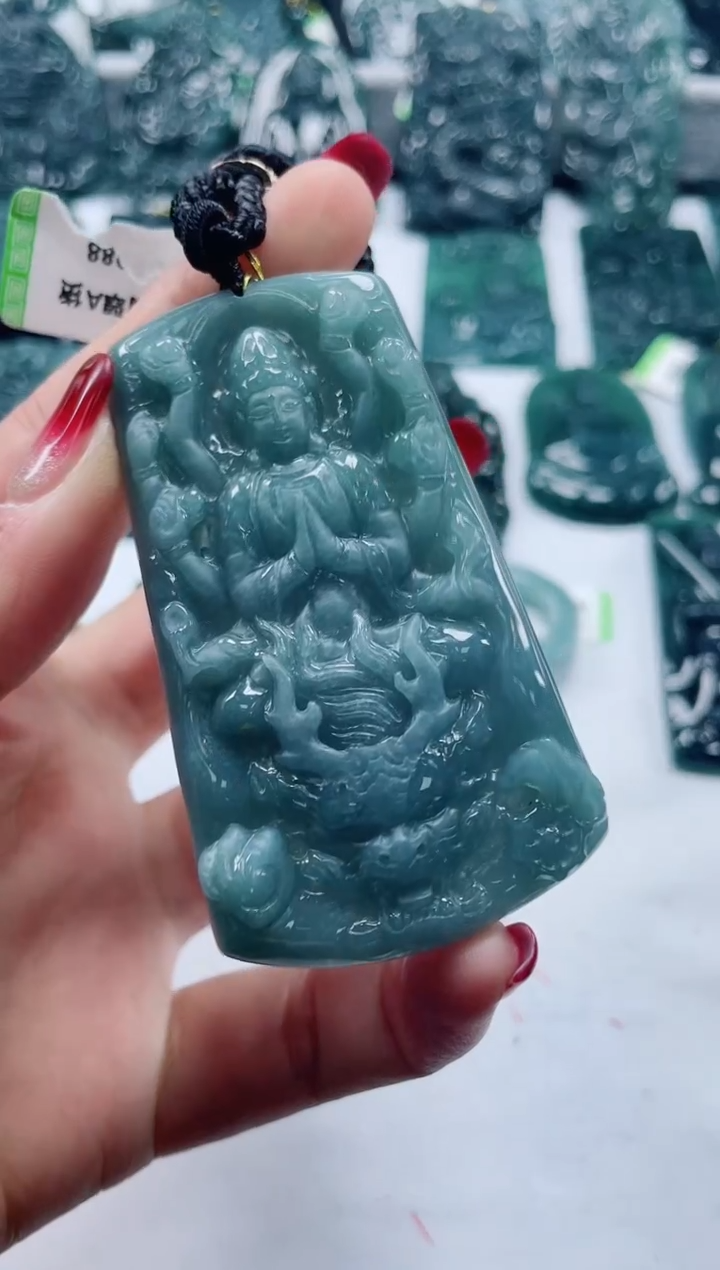 【闪购商品】翡翠颈饰未镶嵌          