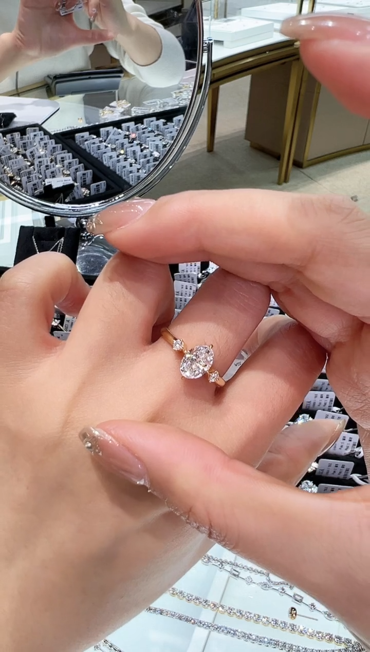 【闪购商品】实验室培育钻石18K金镶嵌戒指戒指