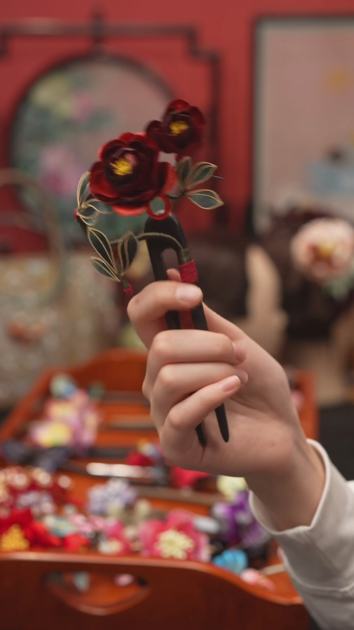 刺绣L****?非遗手工绒花饰品