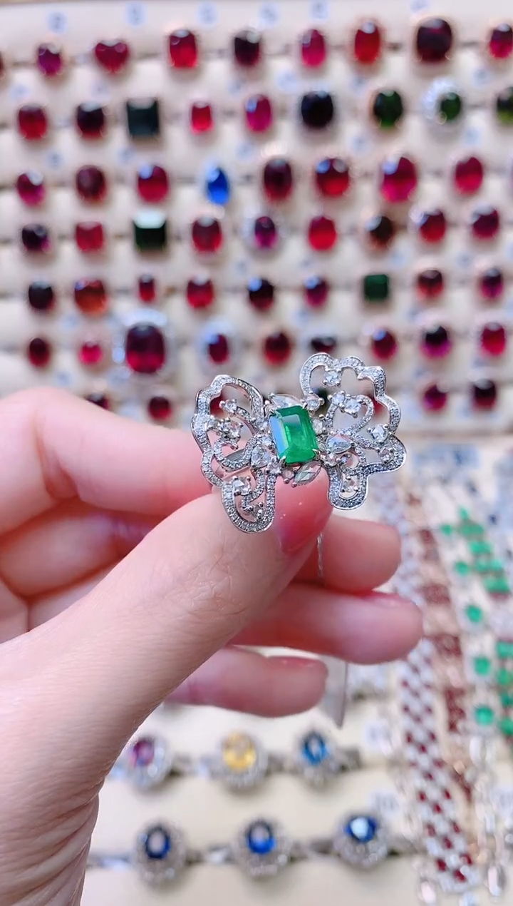 18K金镶嵌戒指祖母绿1