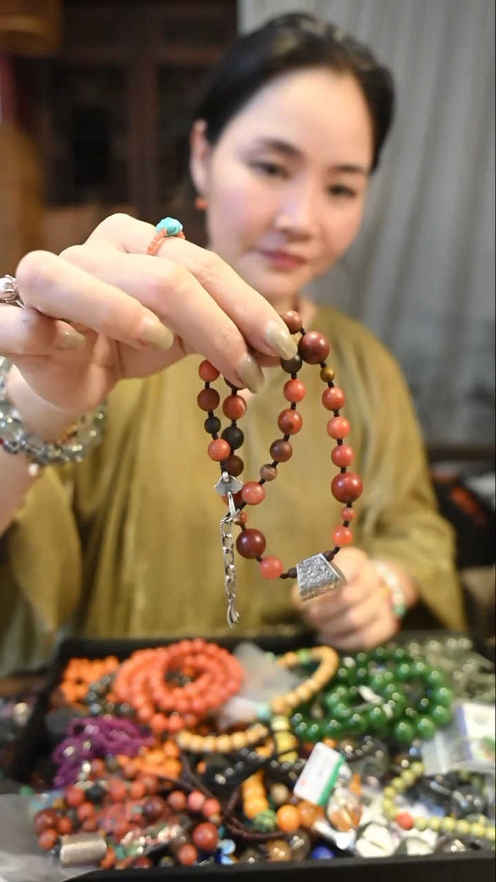 南红玛瑙银S925镶嵌颈饰永****聊定向 永萍： 拒绝私聊