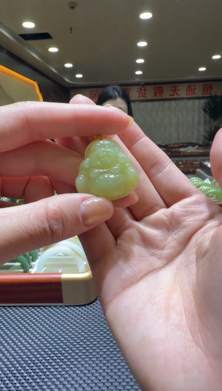 颈饰18K金镶嵌和田玉挂件