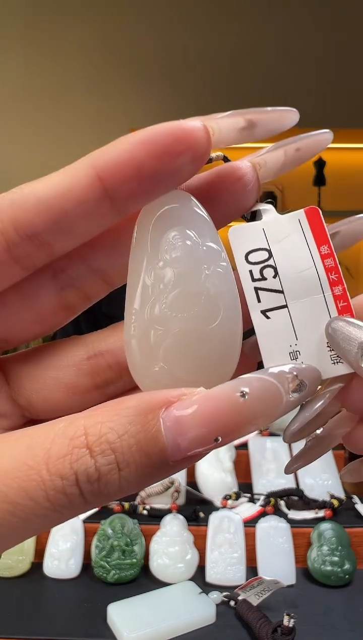 颈饰未镶嵌和田玉1