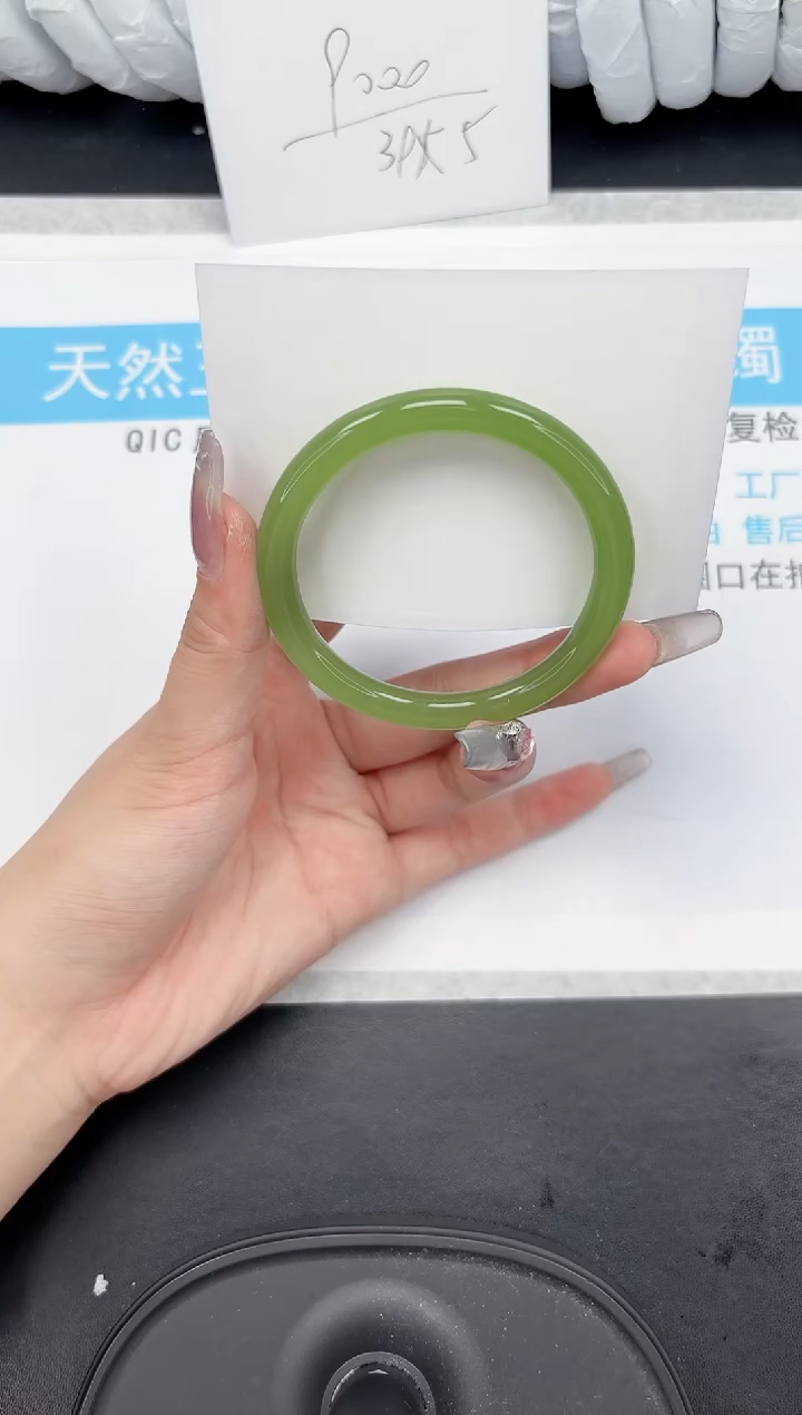 【闪购商品】石英质玉手镯未镶嵌136-55.5