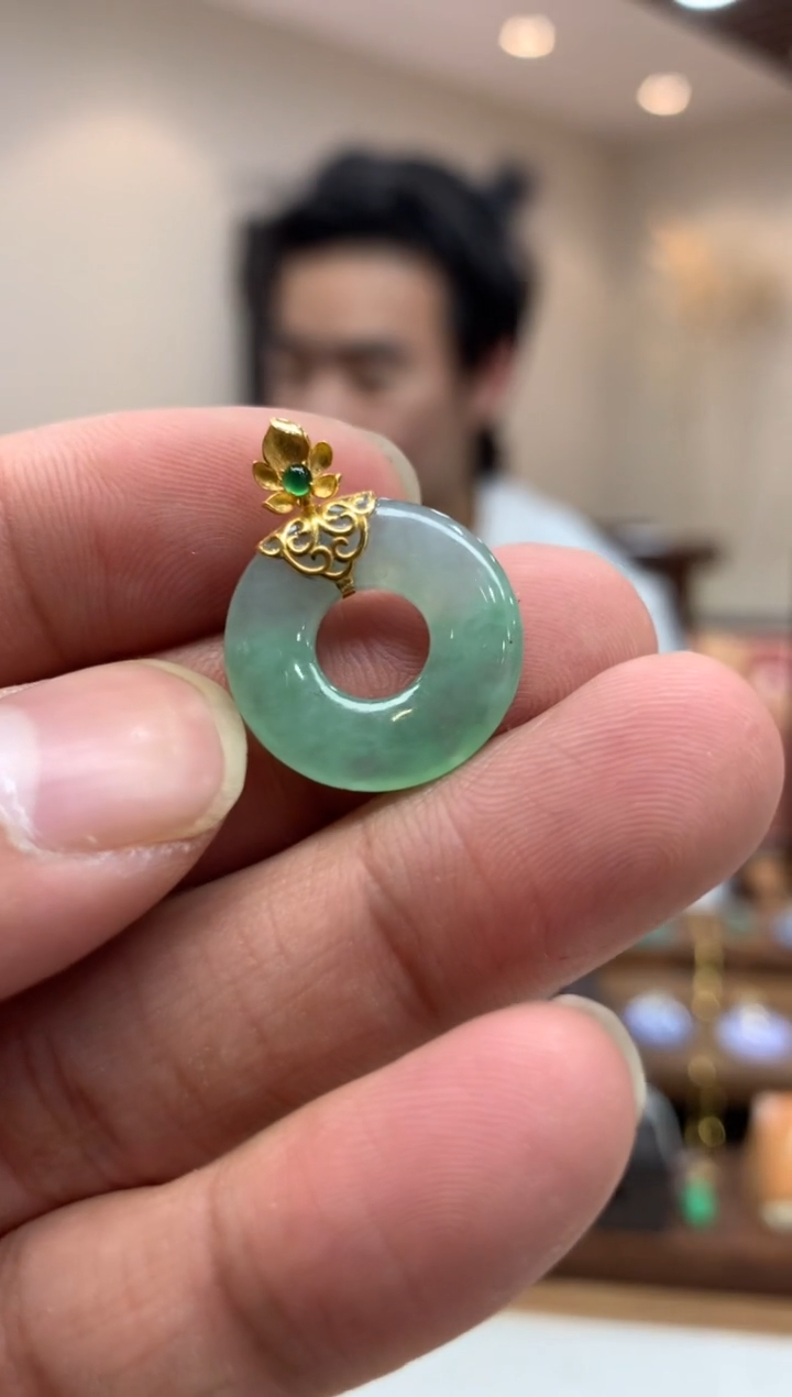 【闪购商品】翡翠吊坠(不含链)18K金镶嵌甜甜圈