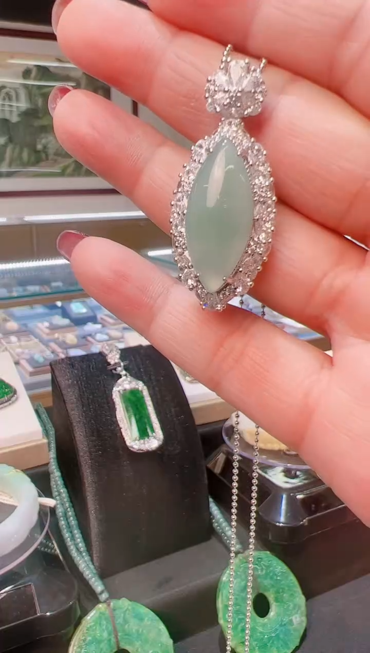 【闪购商品】翡翠未镶嵌颈饰202531926