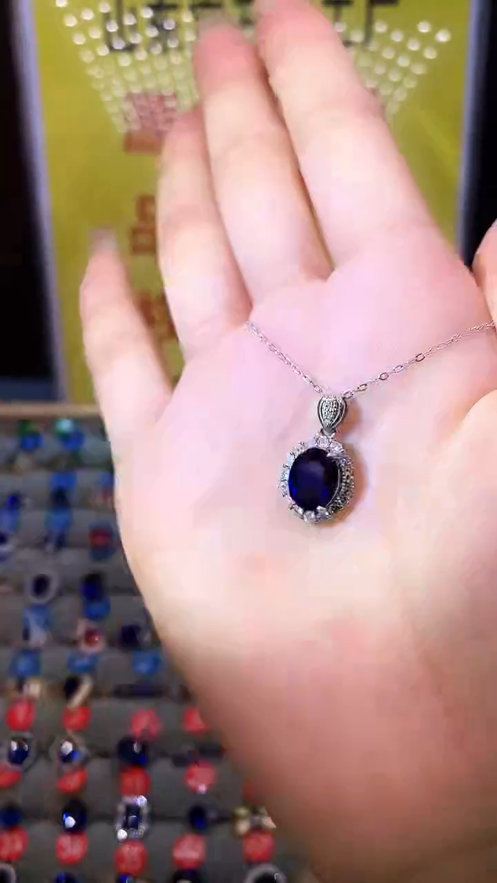 蓝宝石吊坠(赠链)银S925镶嵌........
