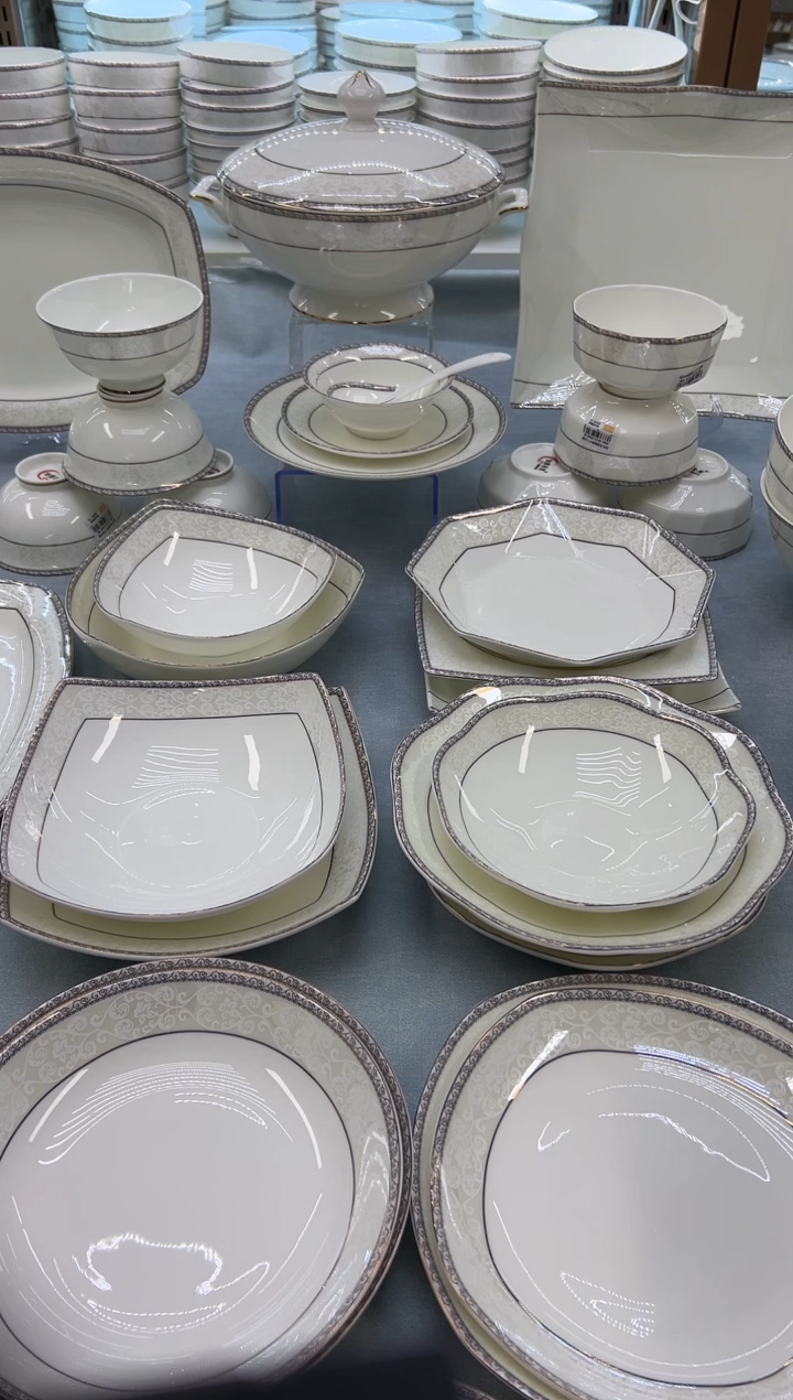 骨瓷玲珑7.5方2个