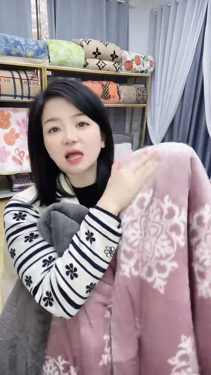 牛奶绒1.8x2 粉欧花被子  福利