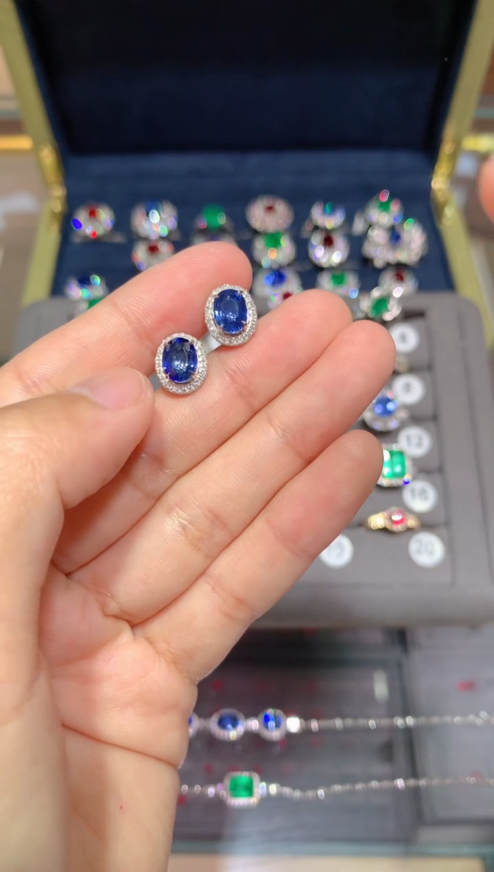 【闪购商品】蓝宝石耳钉18K金镶嵌2.05CT