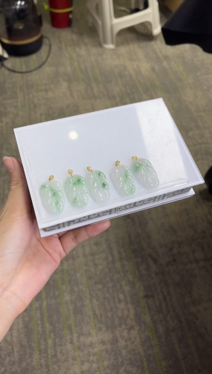 【闪购商品】翡翠颈饰18K金镶嵌L62 /多样性发一件/配绳子