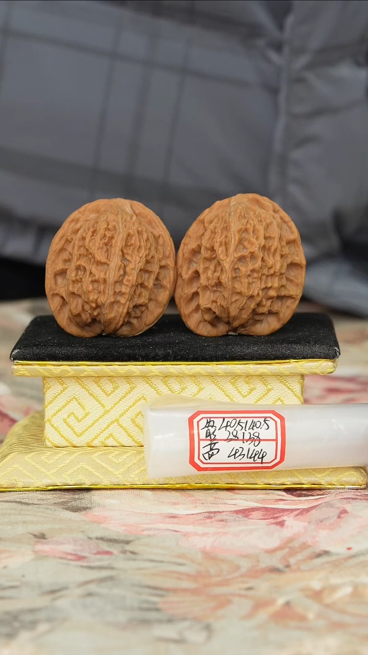 【闪购商品】文玩核桃把件鸭蛋虎