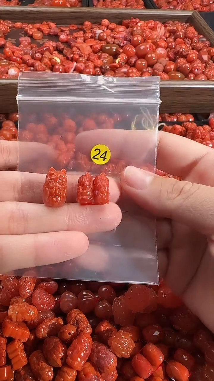 颈饰未镶嵌南红玛瑙1