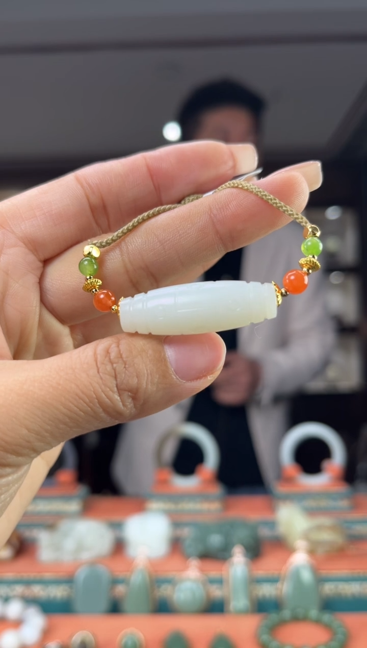 颈饰未镶嵌和田玉佩佩