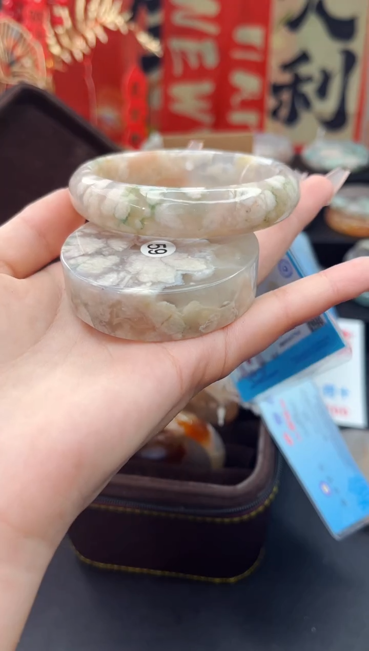 【闪购商品】石英质玉手镯未镶嵌赠送镯心（59圈口）