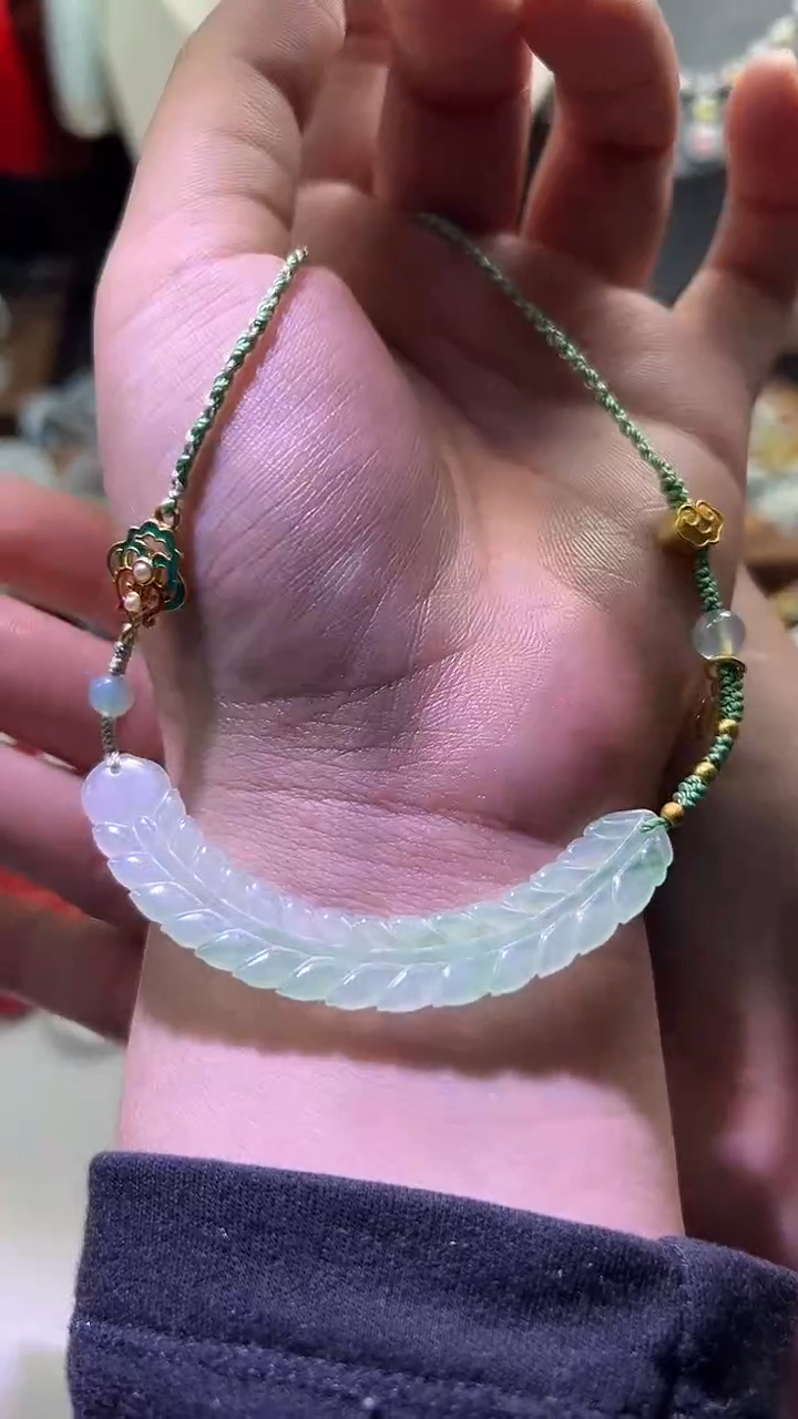 【闪购商品】翡翠颈饰未镶嵌玉衡绿调