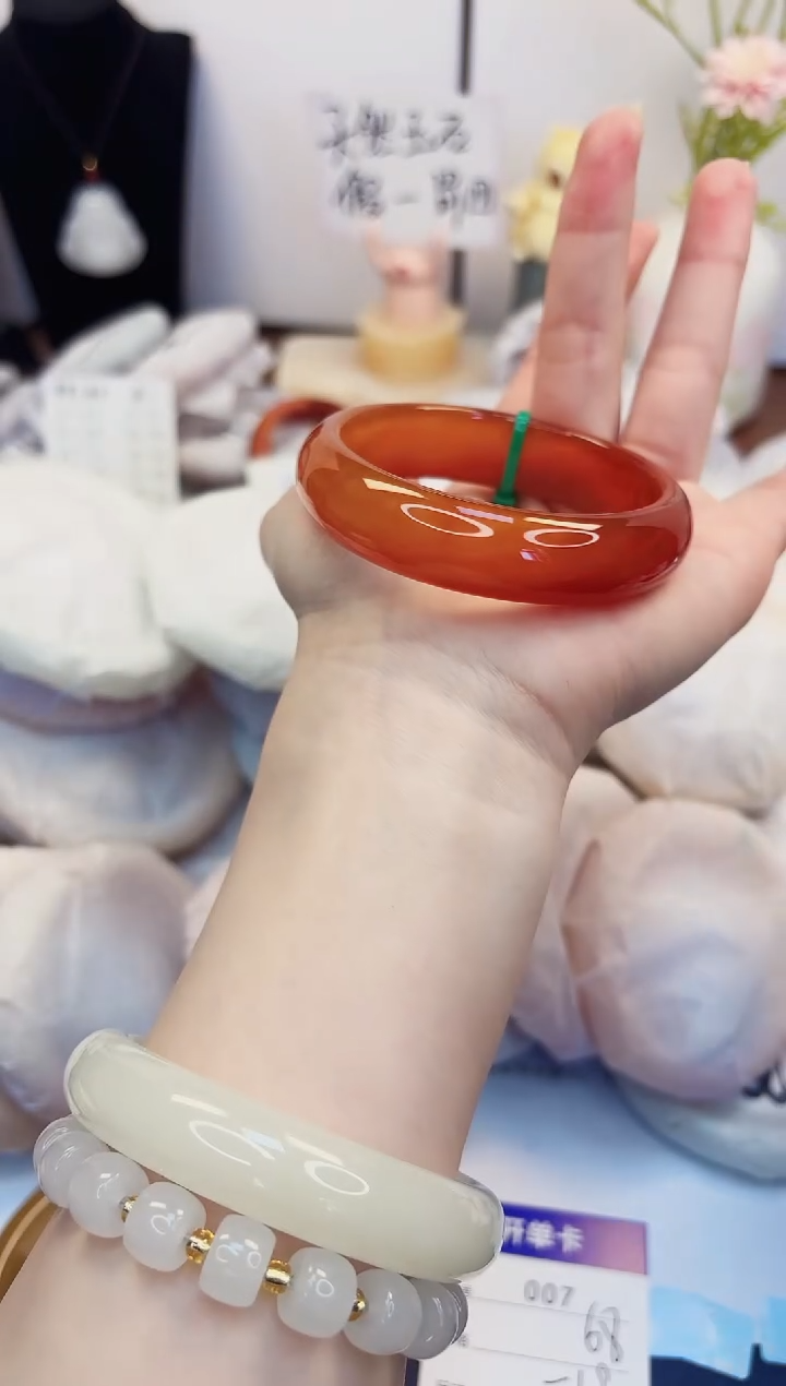 【闪购商品】石英质玉手镯未镶嵌7-玛瑙-圈口56