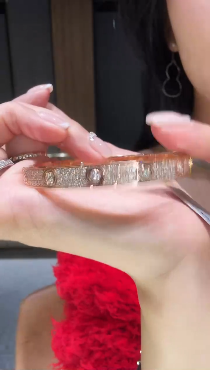 【闪购商品】钻石手镯18K金镶嵌宽版