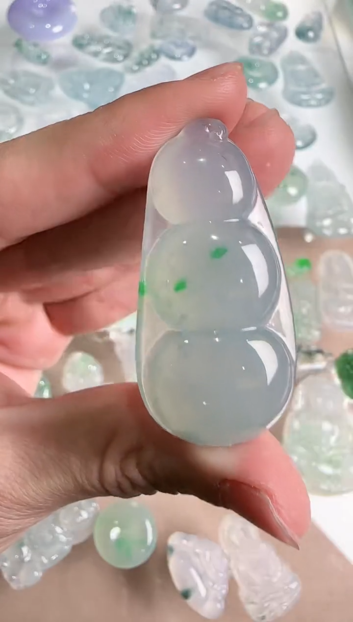 【闪购商品】翡翠吊坠(不含链)未镶嵌··