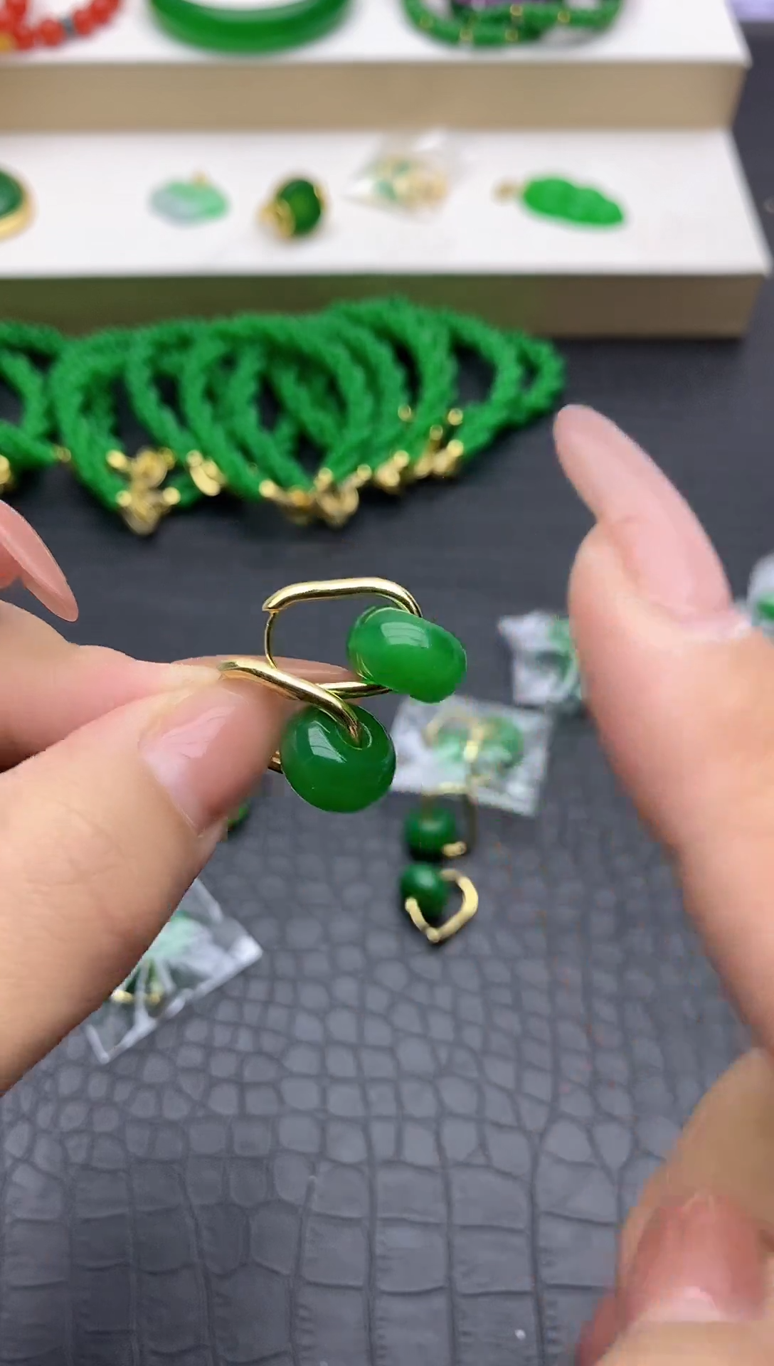 未镶嵌翡翠耳饰.