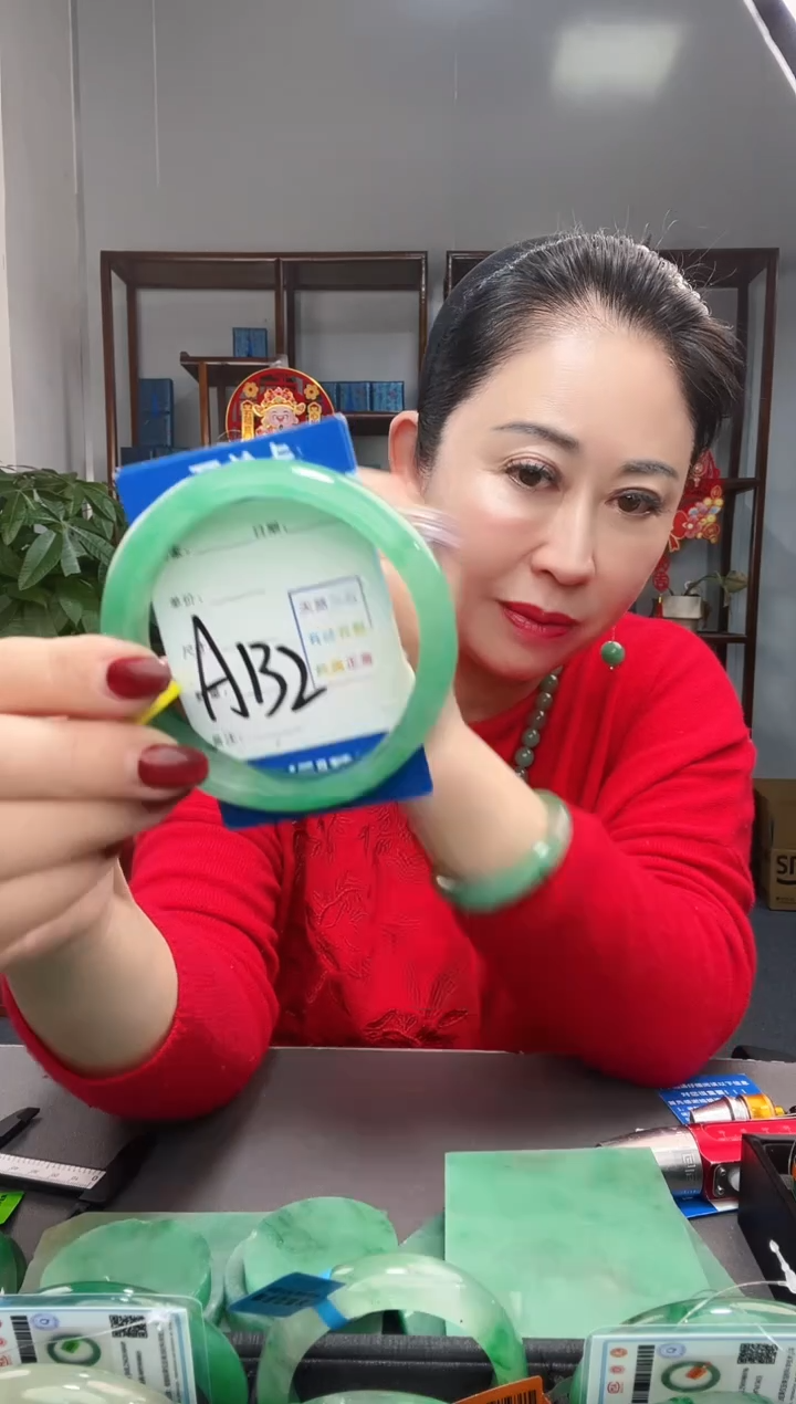 【闪购商品】石英质玉手镯未镶嵌1