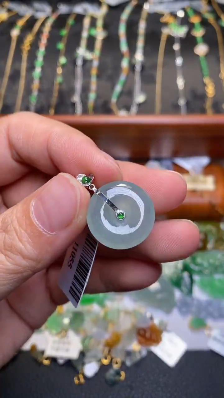 颈饰18K金镶嵌翡翠净货33763