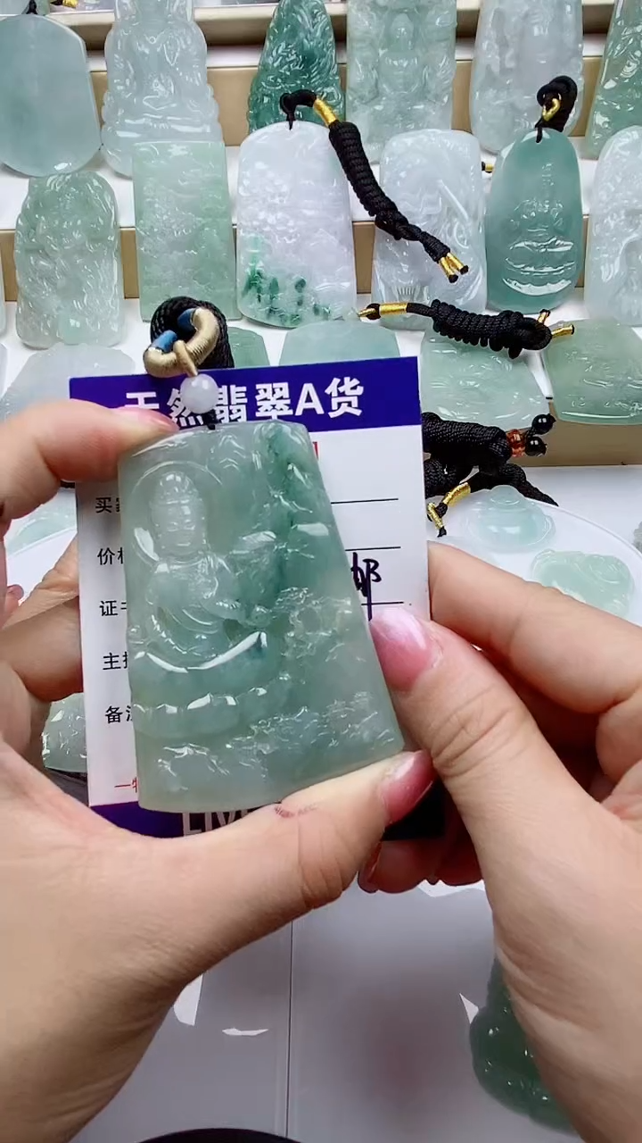 颈饰未镶嵌翡翠             