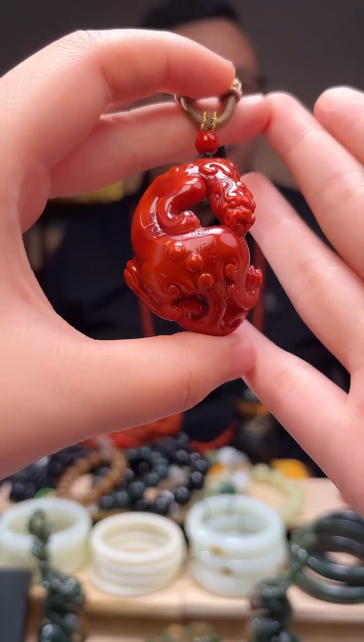 颈饰未镶嵌南红玛瑙吊坠