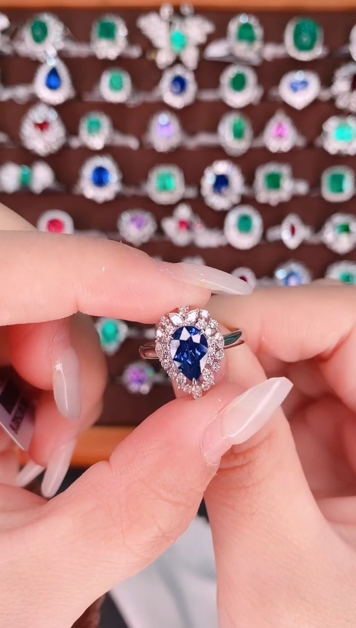 【闪购商品】蓝宝石18K金戒指18K金镶嵌1.9克拉