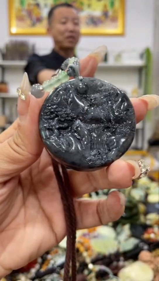 未镶嵌蛇纹石玉吊坠    