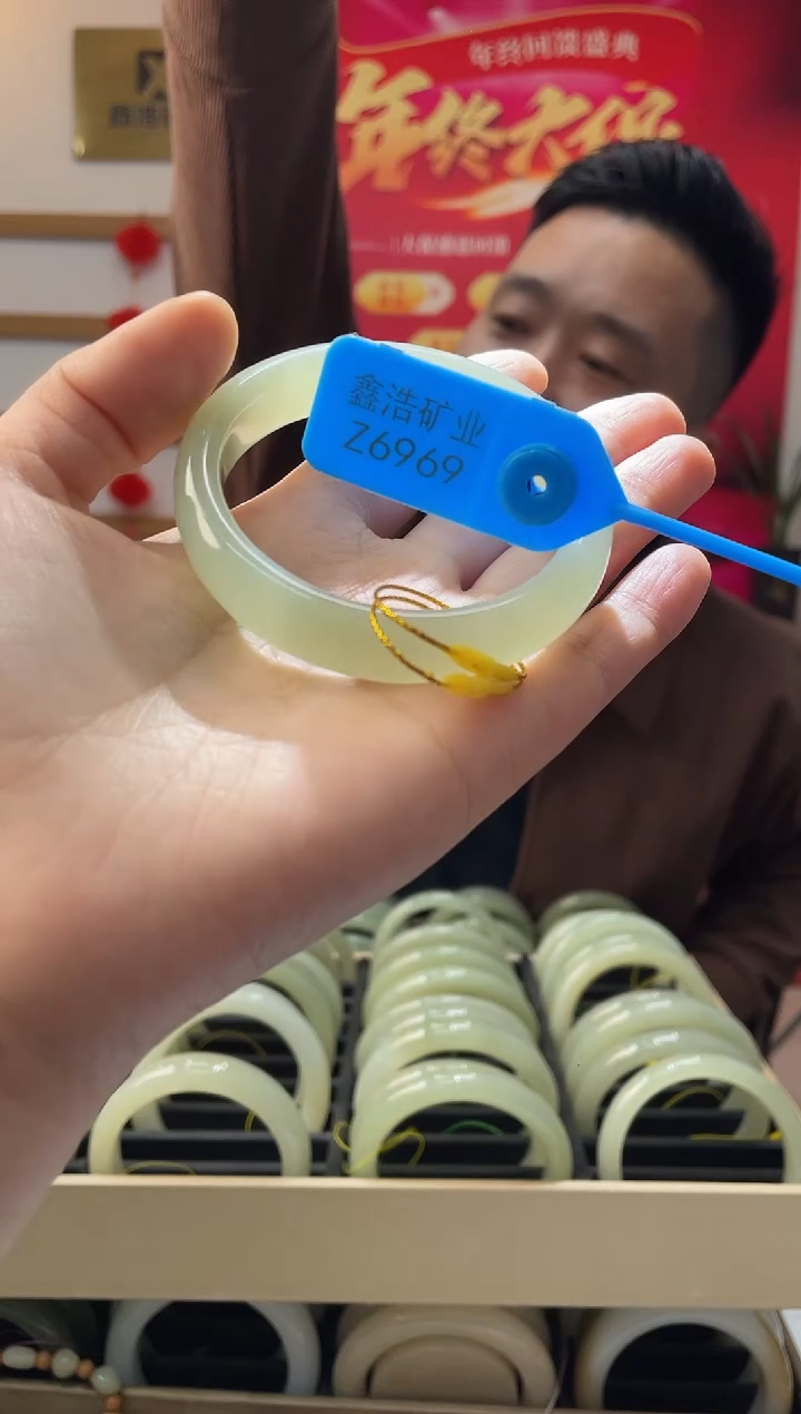 【闪购商品】和田玉手镯未镶嵌蜂蜜Z6969圈口56-57