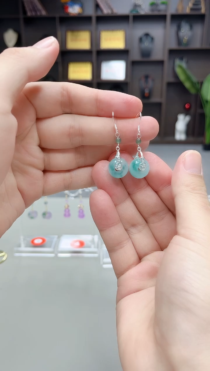 未镶嵌石英质玉（天山翠）耳饰721000