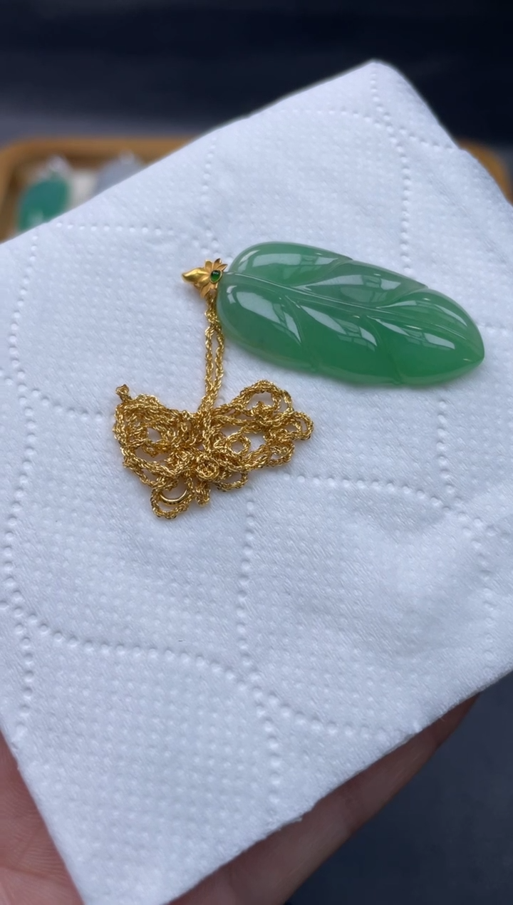 【闪购商品】翡翠颈饰18K金镶嵌31...........