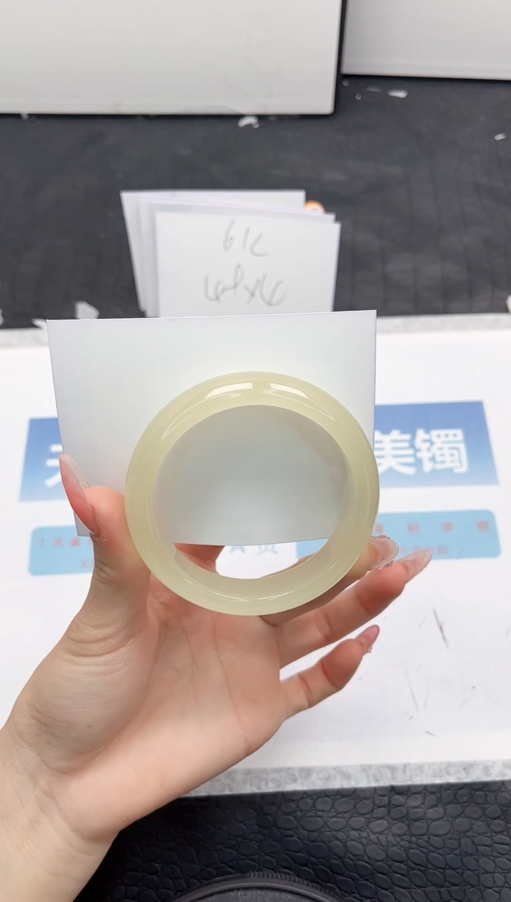 【闪购商品】石英质玉手镯未镶嵌180-54.8