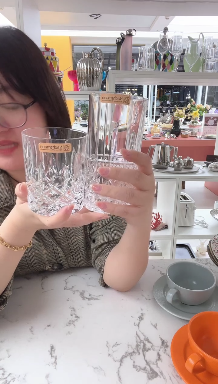 水晶杯子 一高一矮