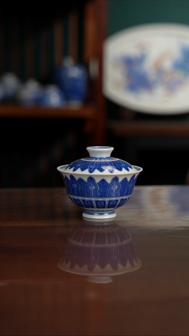 柴窑青花芭蕉叶盖碗