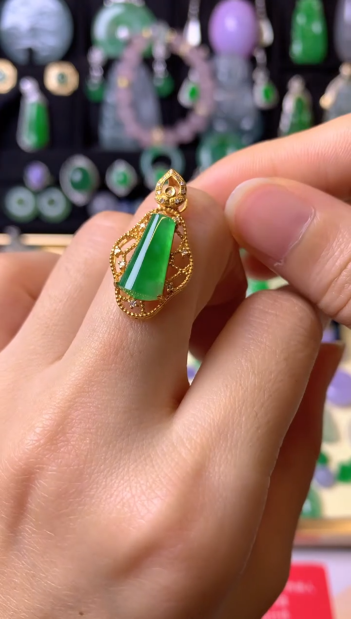 【闪购商品】翡翠颈饰18K金镶嵌成品吊坠