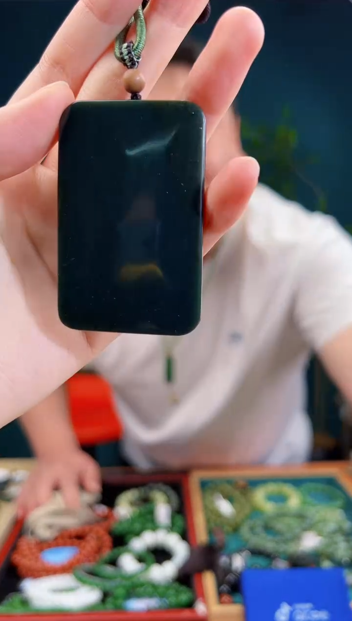 颈饰未镶嵌和田玉一物一证 拍一单发一个