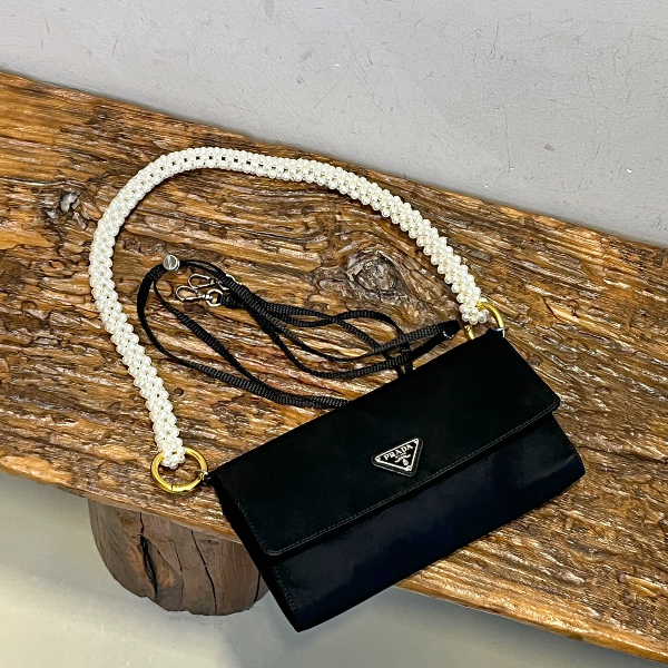 95新 Prada/普拉达 信封斜挎包