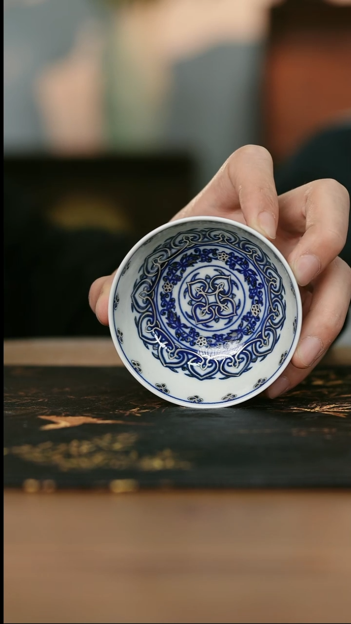 12-28手工手绘缠枝莲宝象花压手杯
