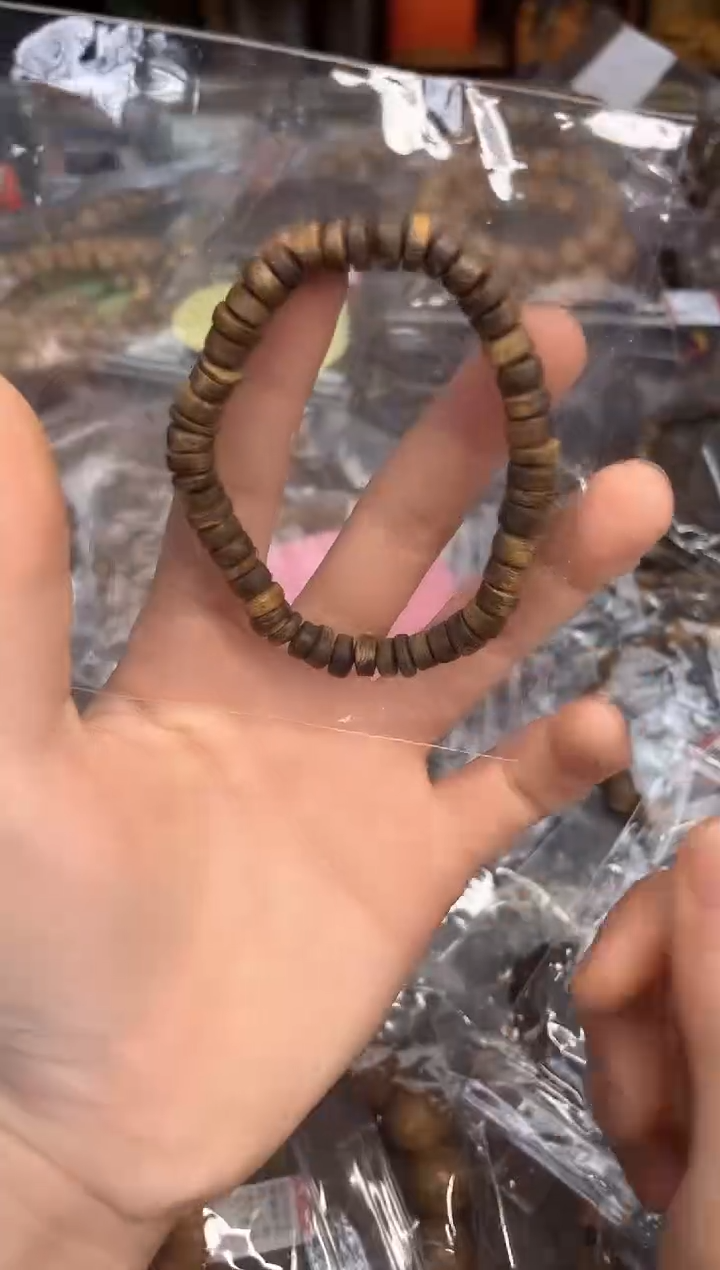 【闪购商品】沉香手串37号绿奇楠多样性发货1条