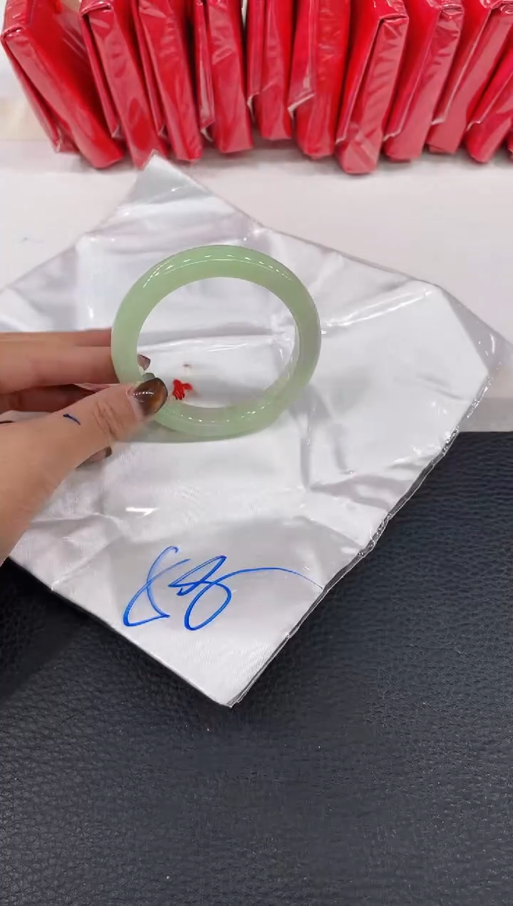 【闪购商品】翡翠手镯未镶嵌手镯