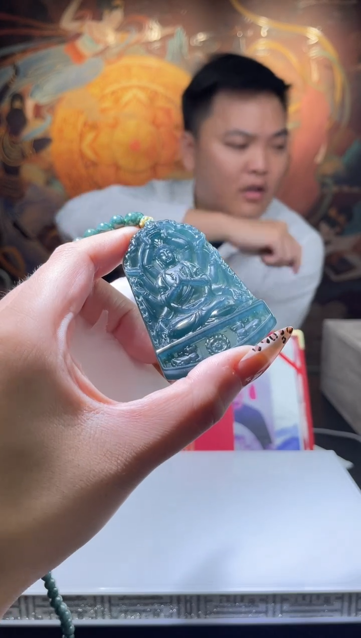 翡翠未镶嵌颈饰多样性发其一