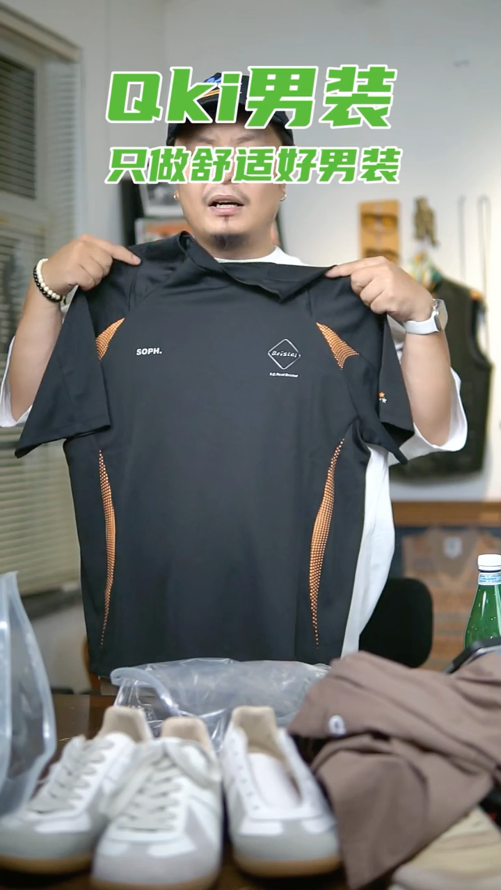 M 码黑色运动速干短袖 T