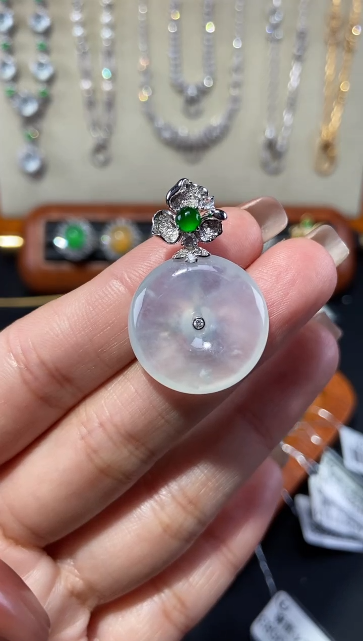 【闪购商品】翡翠颈饰18K金镶嵌吊坠