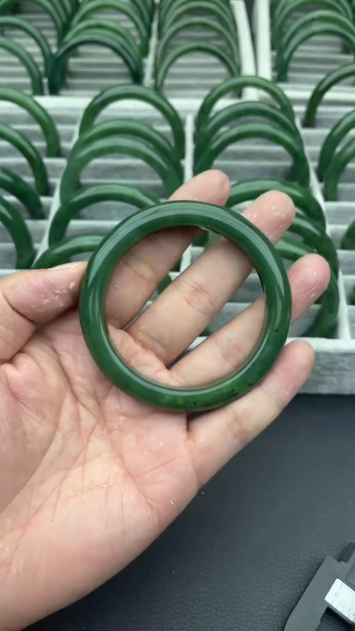 未镶嵌手镯和田玉（碧玉）69-58-有瑕